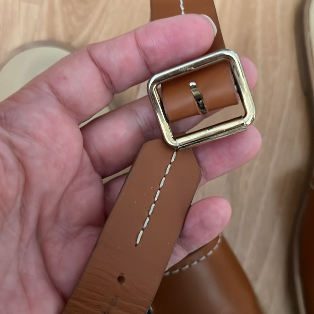 Lou.Earl Tan Leather Sandals with Gold Accents - Picture 14 of 16